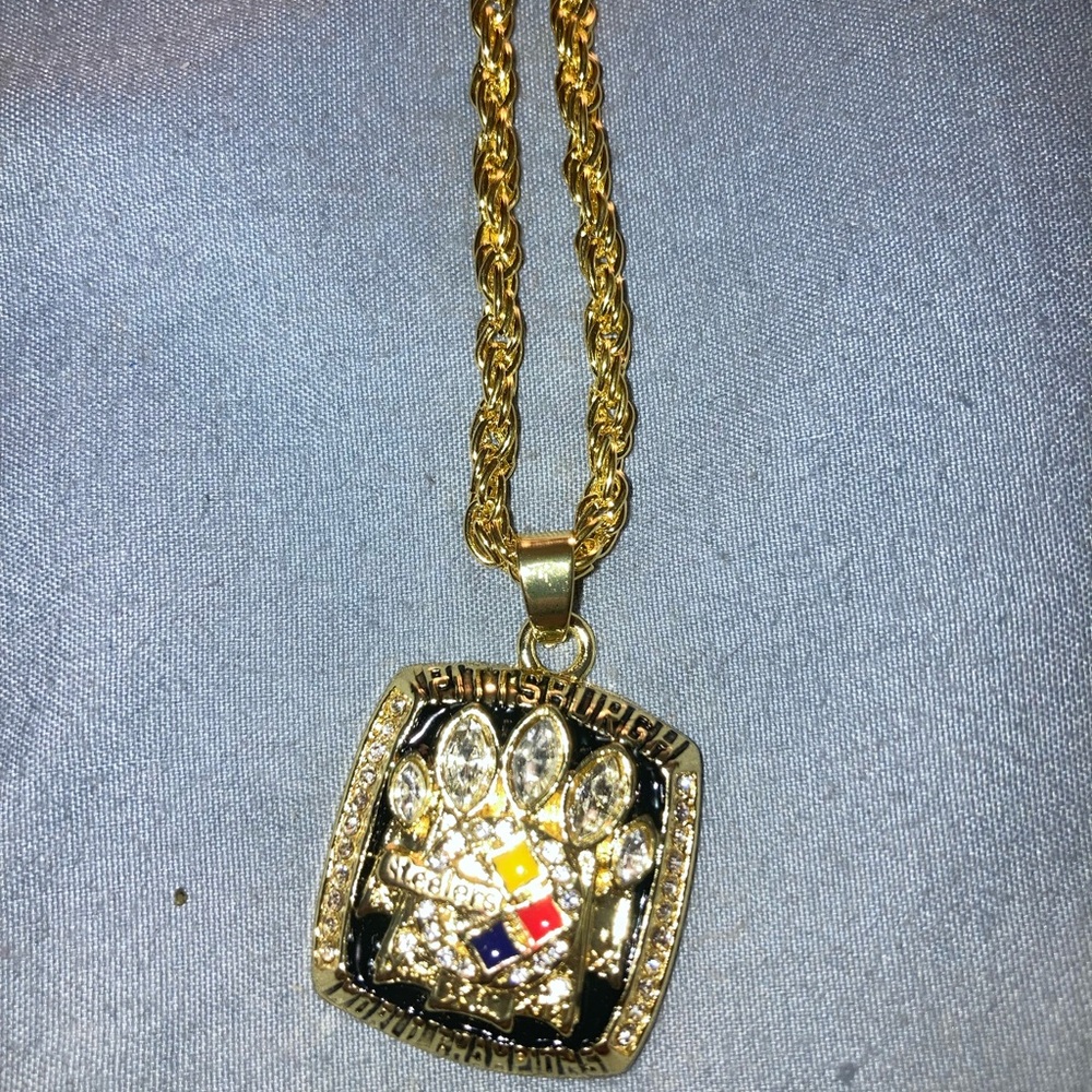 Pittsburgh Steelers Gold-Tone Women's Pendant Necklace - Picture 1 of 4